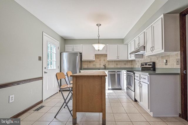 7046 LEESTONE ST, Springfield, VA 22151