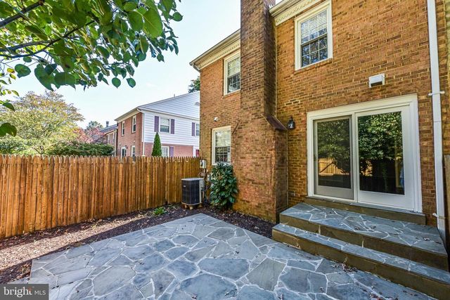 7046 LEESTONE ST, Springfield, VA 22151