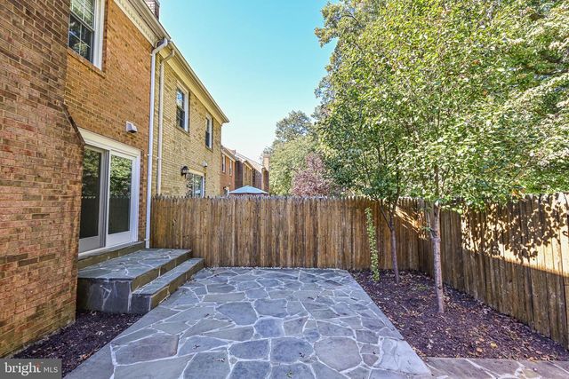 7046 LEESTONE ST, Springfield, VA 22151