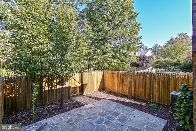 7046 LEESTONE ST, Springfield, VA 22151