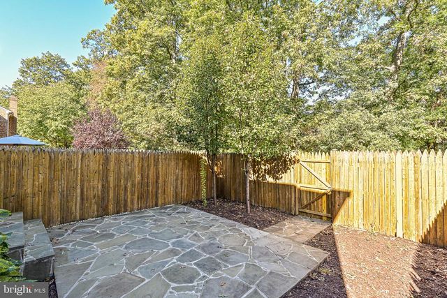 7046 LEESTONE ST, Springfield, VA 22151