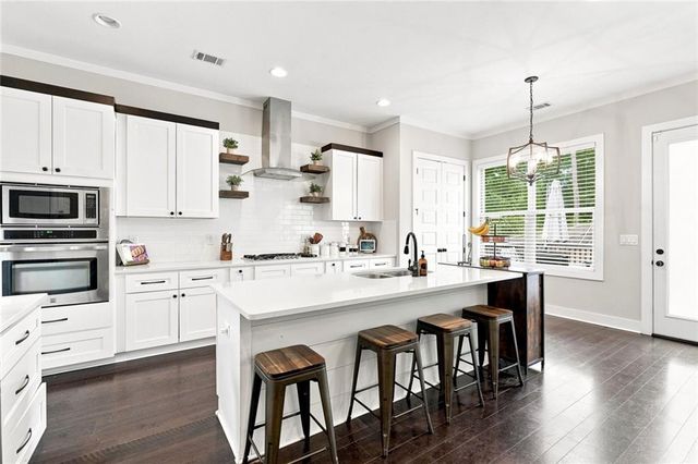 435 Cambria Lane SW, Lilburn, GA 30047