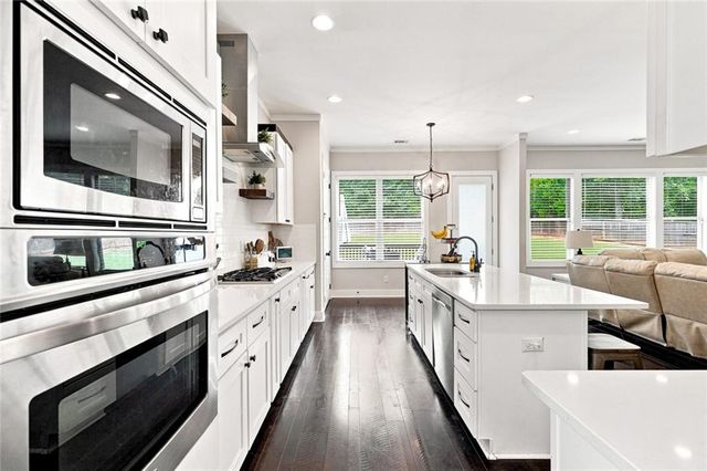 435 Cambria Lane SW, Lilburn, GA 30047