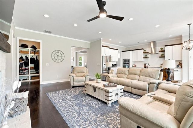 435 Cambria Lane SW, Lilburn, GA 30047