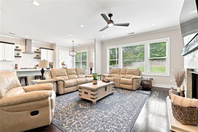 435 Cambria Lane SW, Lilburn, GA 30047