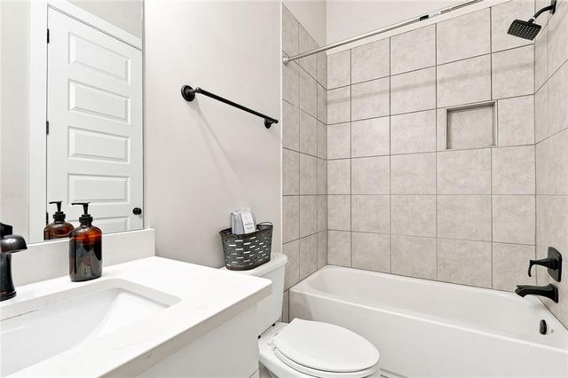 435 Cambria Lane SW, Lilburn, GA 30047