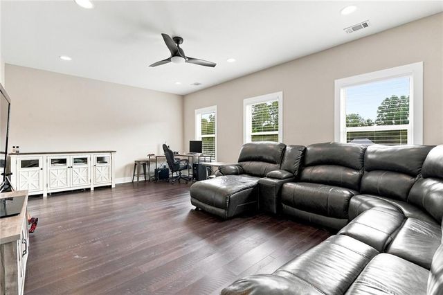 435 Cambria Lane SW, Lilburn, GA 30047