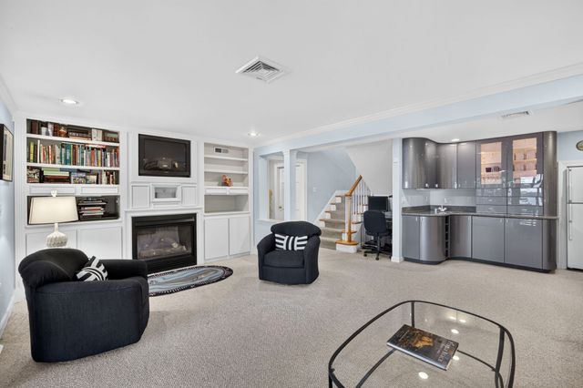 86 Pimlico Pond Road, Mashpee, MA 02649