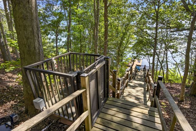 86 Pimlico Pond Road, Mashpee, MA 02649