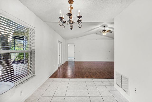 444 Mango Cir, St Augustine, FL 32095