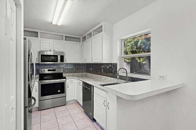 444 Mango Cir, St Augustine, FL 32095