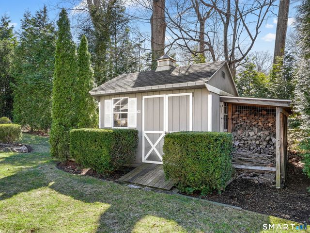 30 Rolling Wood Drive, Trumbull, CT 06611