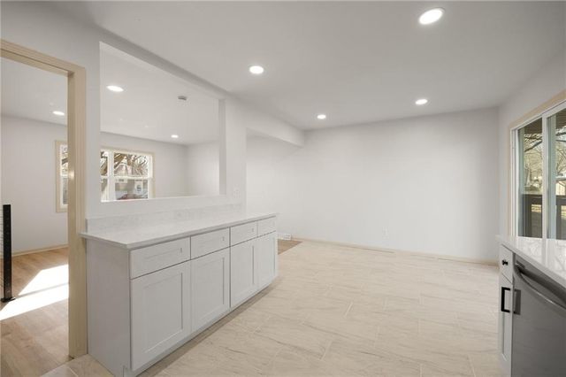 901 SW Speas Drive, Blue Springs, MO 64014