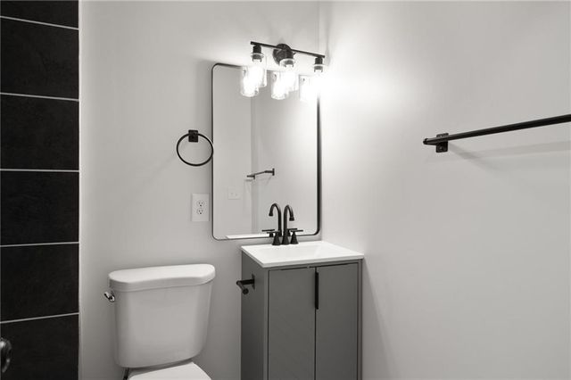 901 SW Speas Drive, Blue Springs, MO 64014