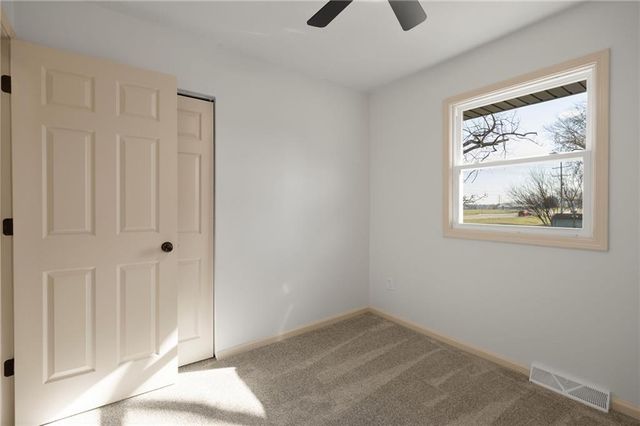 901 SW Speas Drive, Blue Springs, MO 64014