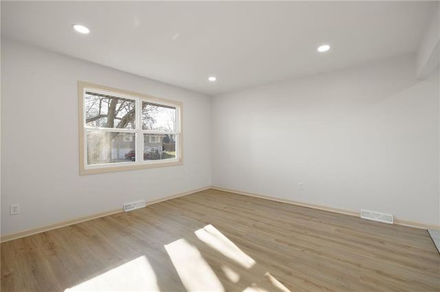 901 SW Speas Drive, Blue Springs, MO 64014