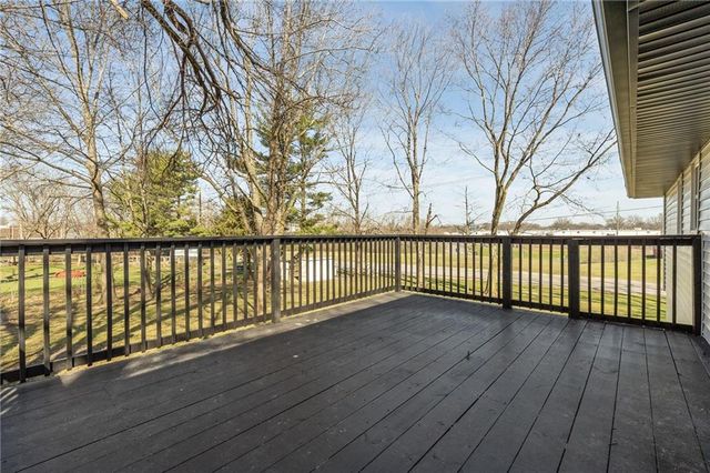 901 SW Speas Drive, Blue Springs, MO 64014