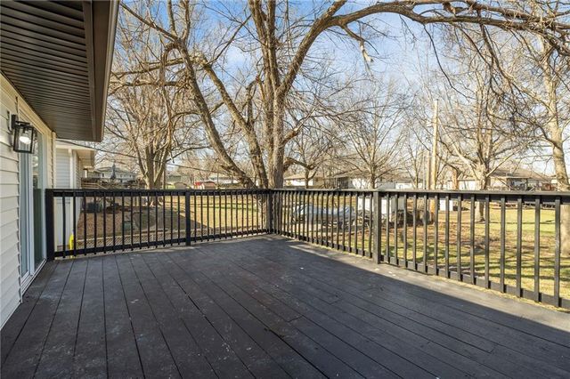 901 SW Speas Drive, Blue Springs, MO 64014