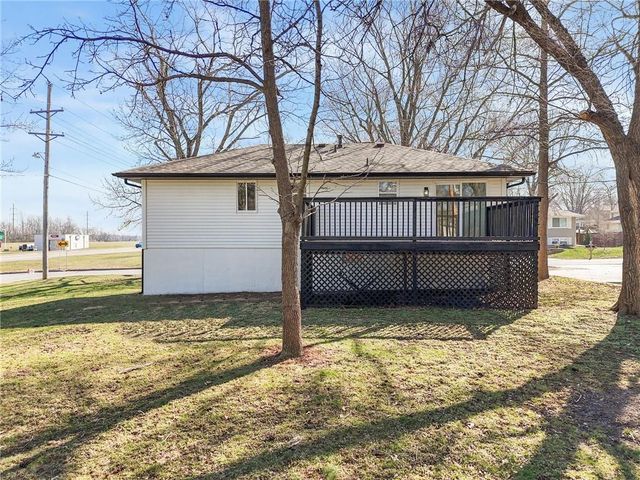 901 SW Speas Drive, Blue Springs, MO 64014