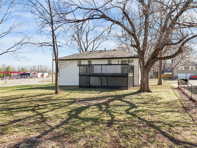 901 SW Speas Drive, Blue Springs, MO 64014