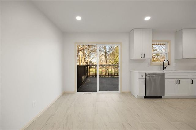 901 SW Speas Drive, Blue Springs, MO 64014