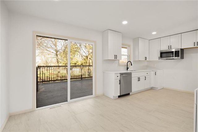 901 SW Speas Drive, Blue Springs, MO 64014