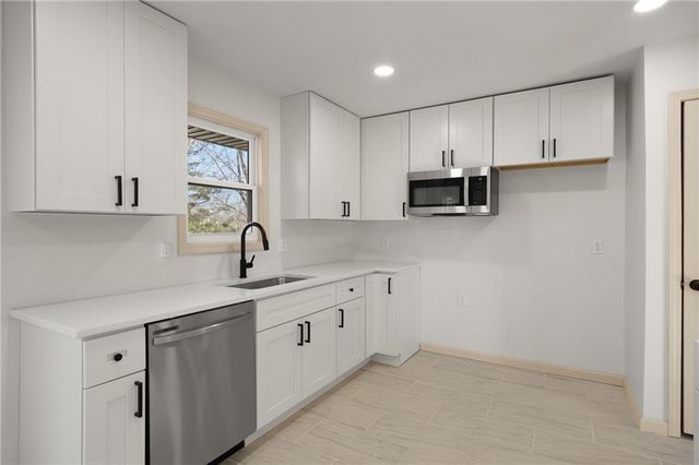 901 SW Speas Drive, Blue Springs, MO 64014