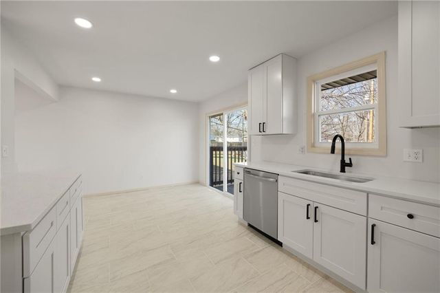 901 SW Speas Drive, Blue Springs, MO 64014