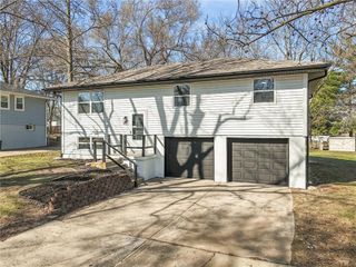 901 SW Speas Drive, Blue Springs, MO 64014