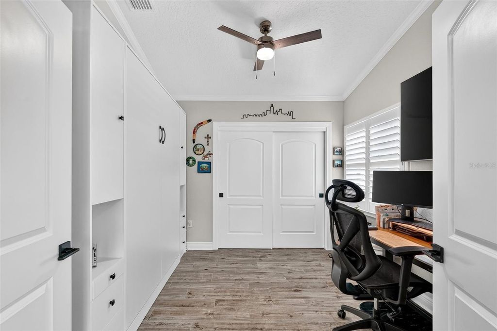 Image 11 of property listing at 6806 PLEASANT HILL ROAD, Bradenton, FL 34203