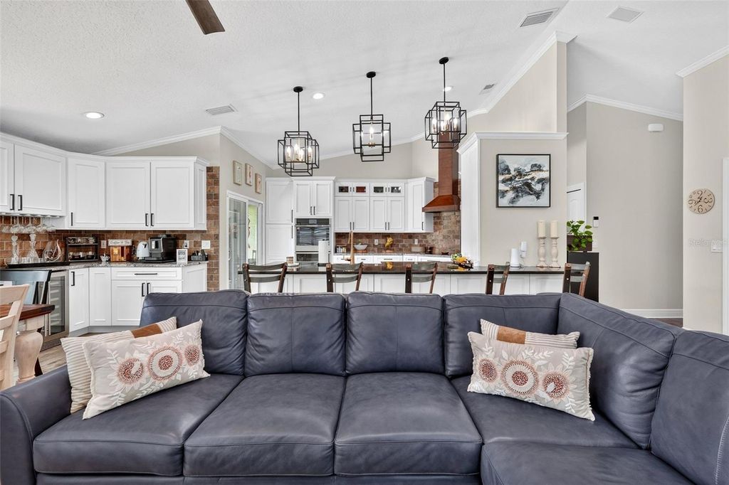 Image 13 of property listing at 6806 PLEASANT HILL ROAD, Bradenton, FL 34203