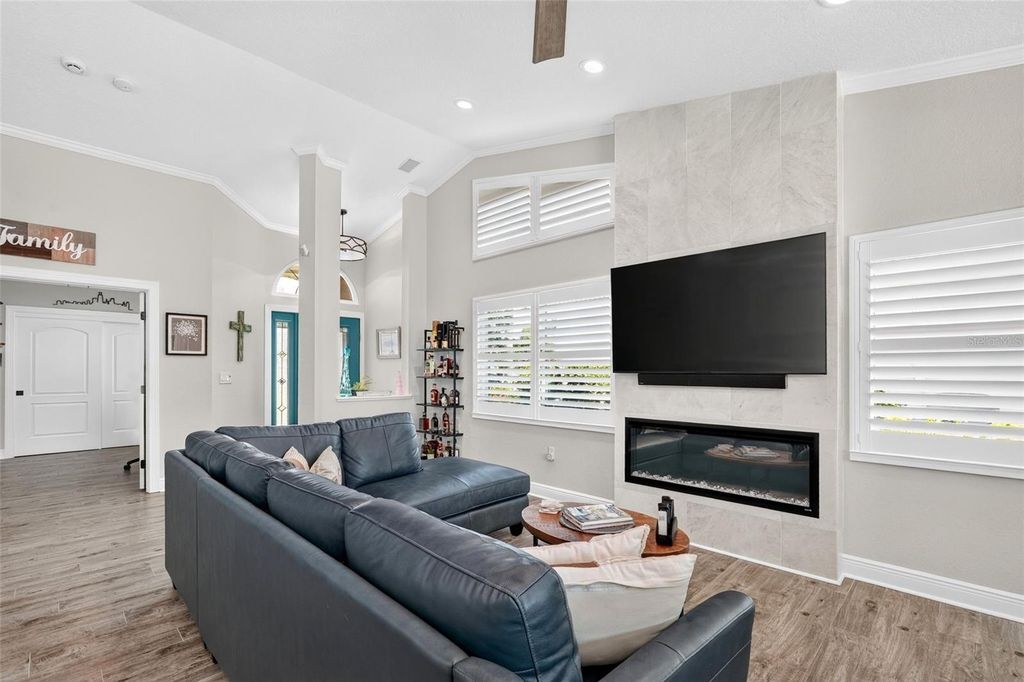 Image 14 of property listing at 6806 PLEASANT HILL ROAD, Bradenton, FL 34203