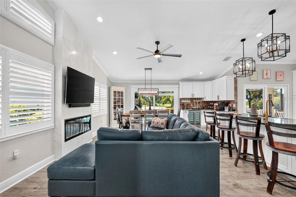 Image 15 of property listing at 6806 PLEASANT HILL ROAD, Bradenton, FL 34203