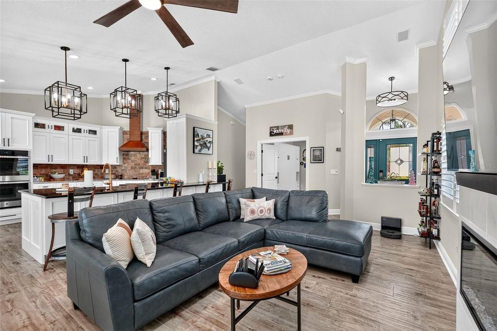 Image 16 of property listing at 6806 PLEASANT HILL ROAD, Bradenton, FL 34203