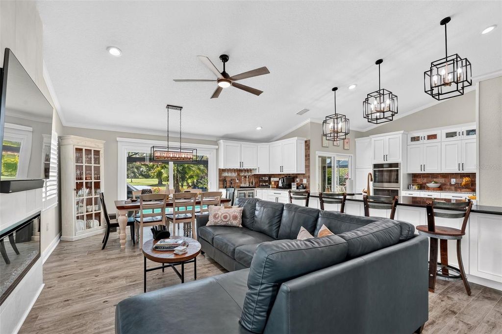 Image 17 of property listing at 6806 PLEASANT HILL ROAD, Bradenton, FL 34203