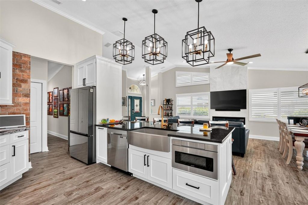 Image 20 of property listing at 6806 PLEASANT HILL ROAD, Bradenton, FL 34203