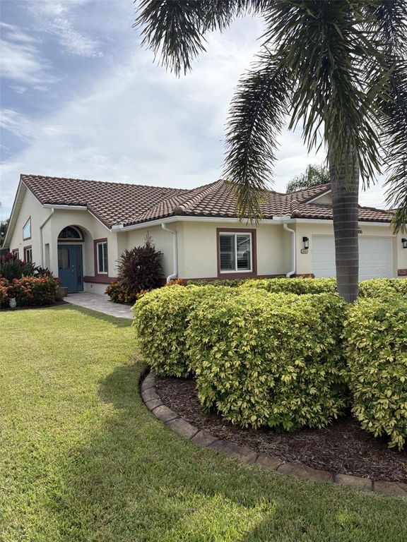Image 3 of property listing at 6806 PLEASANT HILL ROAD, Bradenton, FL 34203