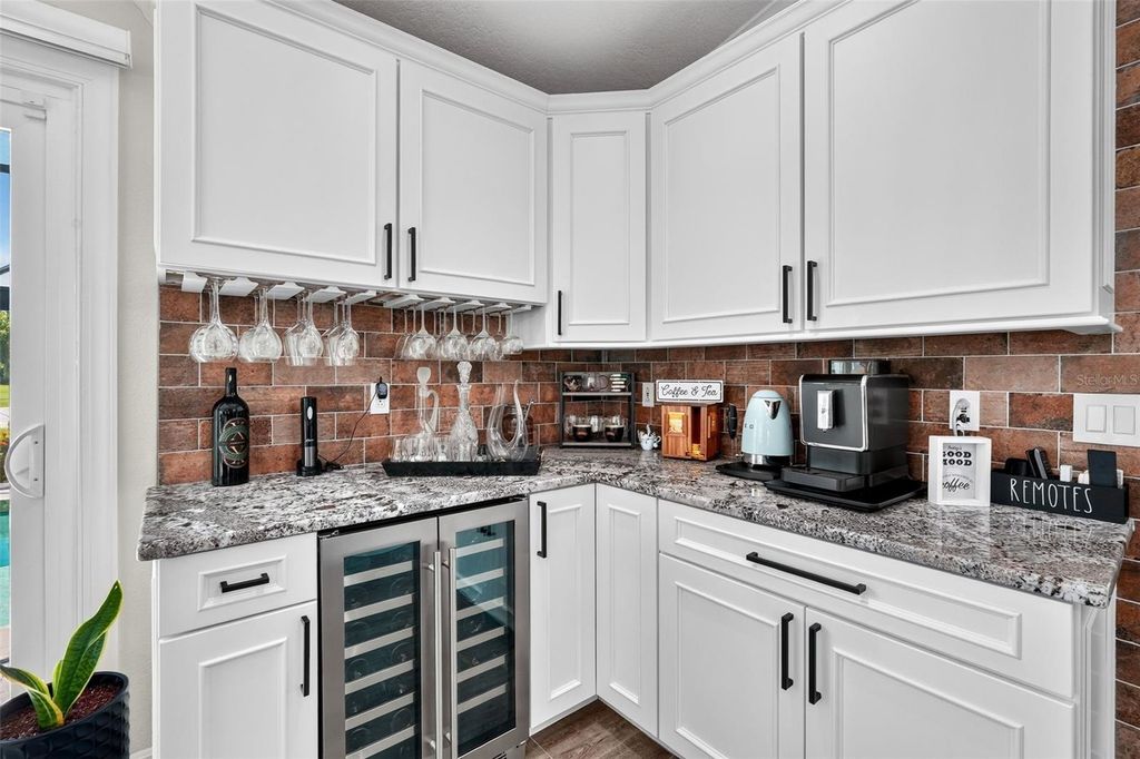 Image 25 of property listing at 6806 PLEASANT HILL ROAD, Bradenton, FL 34203