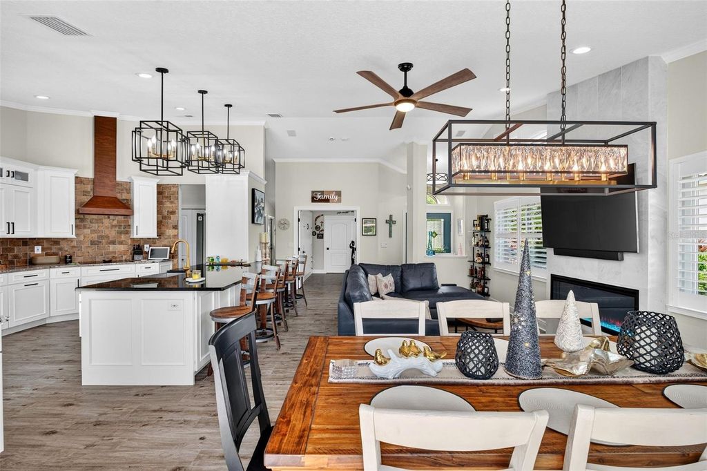 Image 37 of property listing at 6806 PLEASANT HILL ROAD, Bradenton, FL 34203