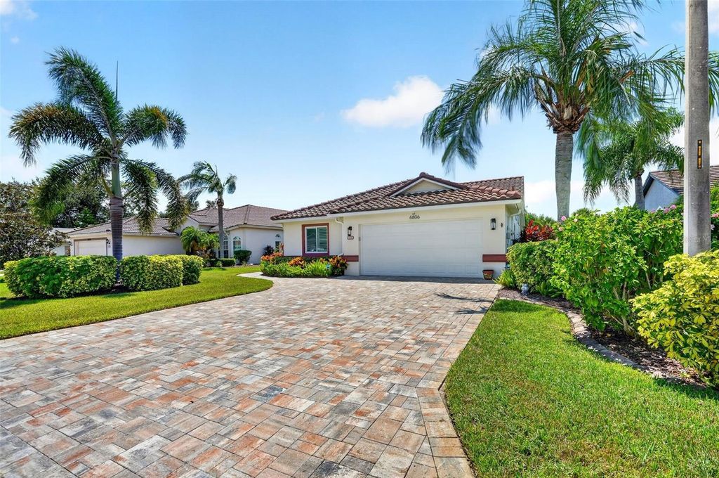 Image 6 of property listing at 6806 PLEASANT HILL ROAD, Bradenton, FL 34203