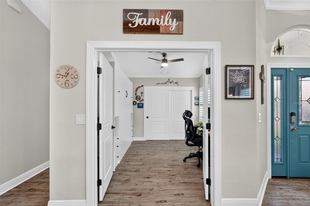 Image 10 of property listing at 6806 PLEASANT HILL ROAD, Bradenton, FL 34203