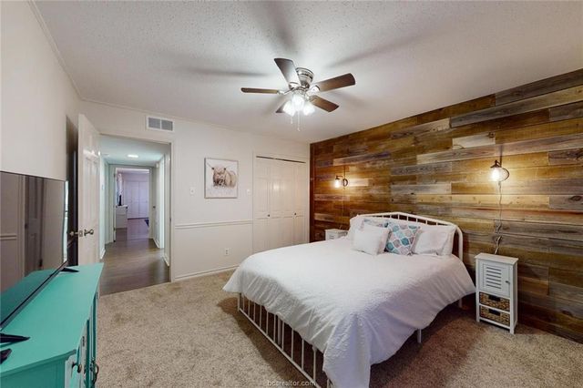 900 Westview Street, Bryan, TX 77802