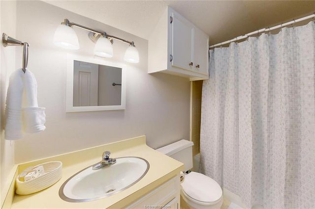 900 Westview Street, Bryan, TX 77802