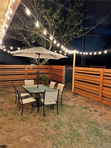 900 Westview Street, Bryan, TX 77802