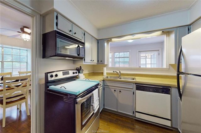 900 Westview Street, Bryan, TX 77802