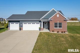3880 DECKARD Drive, Bettendorf, IA 52722