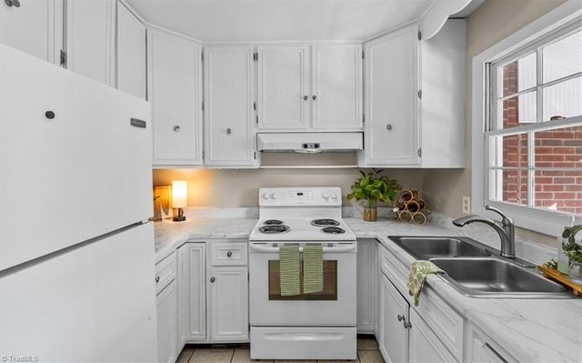 311 Salisbury Street 29, Kernersville, NC 27284