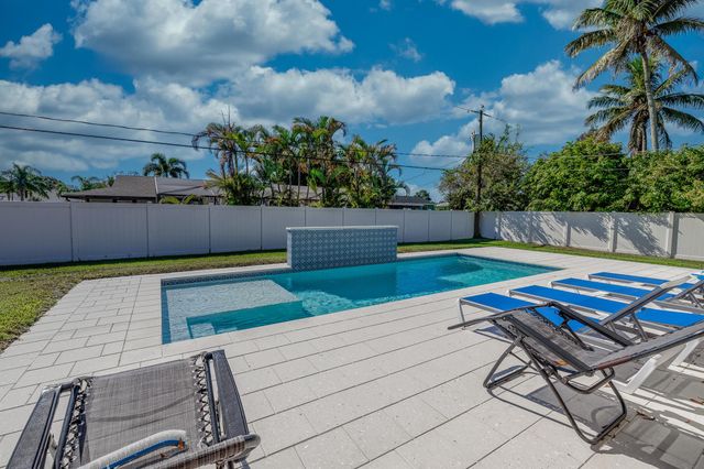 2402 SE Gillette Avenue, Port St Lucie, FL 34952