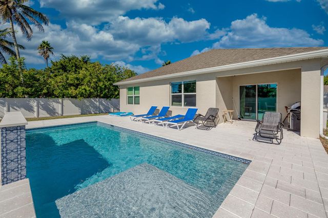 2402 SE Gillette Avenue, Port St Lucie, FL 34952