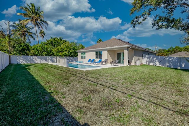 2402 SE Gillette Avenue, Port St Lucie, FL 34952